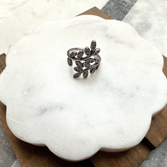 Pandora Sparkling Leaves Ring in Sterling Silver - Picture 3 of 4